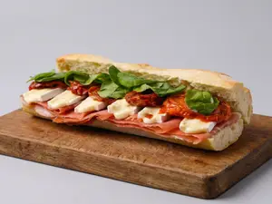 Sandwich crudo parma y burrata