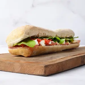 Sándwich crudo y cabra