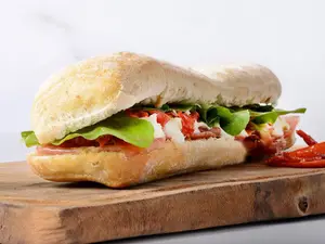 Sandwich mortadela y burrata