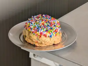 Cookie dot cake