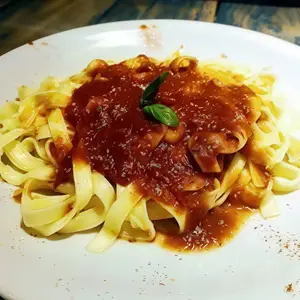 Fideos con salsa filetto