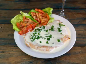 Pechuga,crema yverdeo c/guarni
