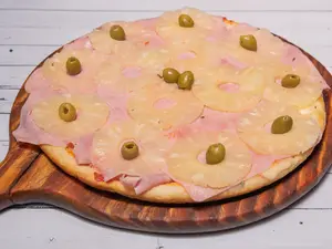 Pizza de ananá y jamón