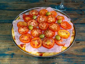 Pizza napolitana con jamón