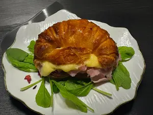 Medialuna xl jamón y queso
