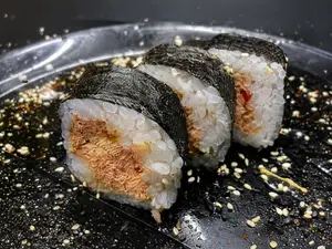 Tuna rolls x9