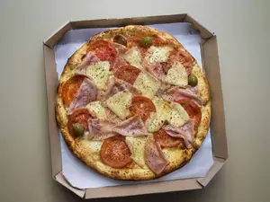 Napolitana/ jamon y probolone