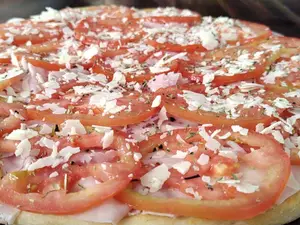 Napolitana/ provolone rallado