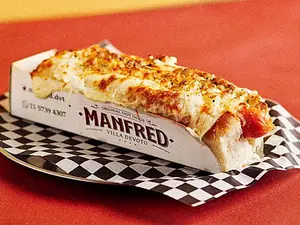 Hot dog fugazzeta