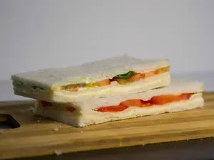 Sándwich de miga capresse