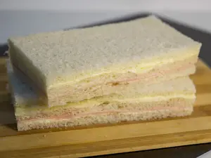 Sándwich de miga jamón y queso