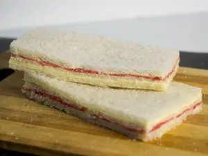 Sándwich miga queso y salame