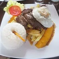 Bistec a lo pobre y arroz