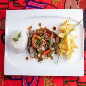 Lomo saltado de carne