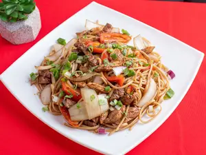 Tallarín saltado de carne