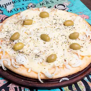 Grande fugazzeta y roquefort.