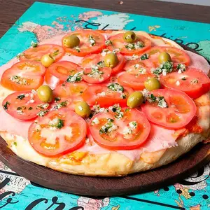 Grande napolitana con jamón.
