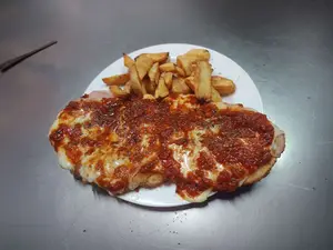 Suprema napo con papas fritas