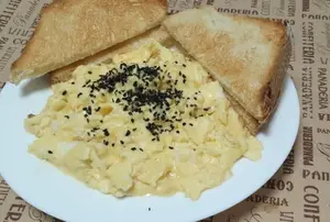 Huevos Revuelto Con Tostadas