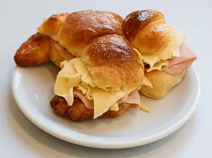 Medialunas Rellenas De Jamon Y Queso