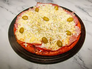 Pizza de jamón y huevo