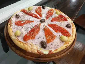 Pizza de jamón y morrón