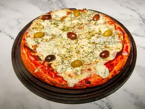 Pizza de roquefort con jamón