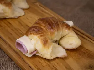 Medialuna Con Jamon Y Queso