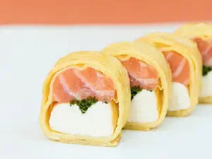 Tamago roll (x4)