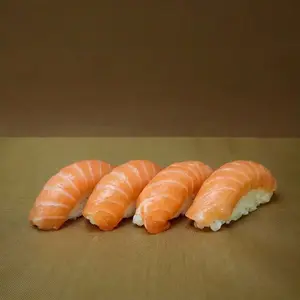 Nigiri de salmón (4 piezas)