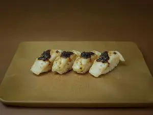 Nigiri vieiras (4 piezas)
