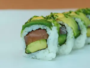 Sake avocado (4 piezas)