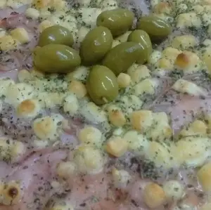 Pizza Fugazzeta con jamón