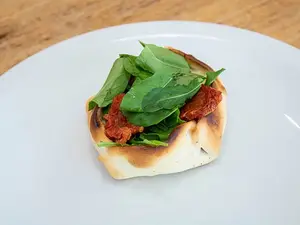 Canastita de tomates secos