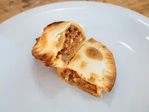 Empanada de carne picante