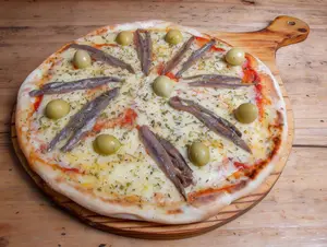 Pizza con mozzarella y anchoas