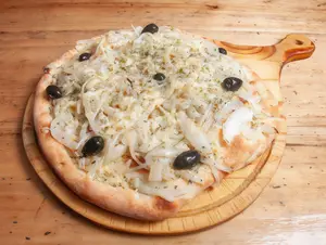 Pizza fugazzeta con jamón