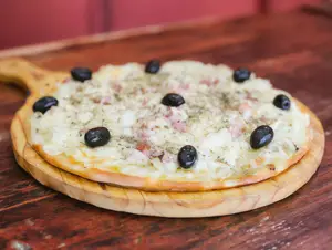 Pizza fugazzeta con panceta