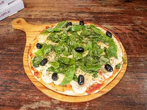 Pizza mozzarella y albahaca