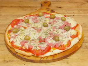 Pizza napolitana con jamón