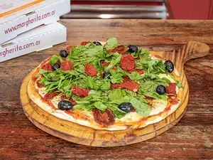 Pizza tomates secos con rúcula