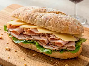 Baguetin de lomo & queso