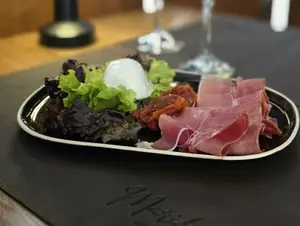 Burrata con jamon crudo