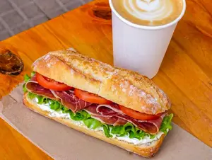 Cafe + baguetin español