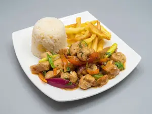 Lomo Salteado De Pollo