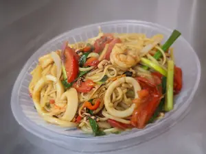 Tallarín Salteado De Mariscos