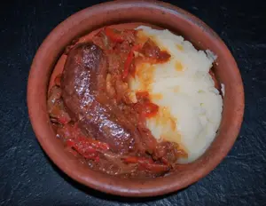 Chorizo a la pomarola