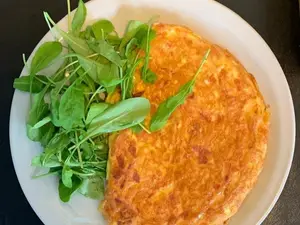 Omelette de jamón y queso