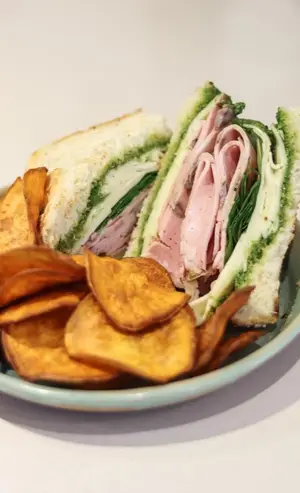 Sandwich Mortadela Y Pesto