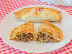 Empanada de carne a cuchillo